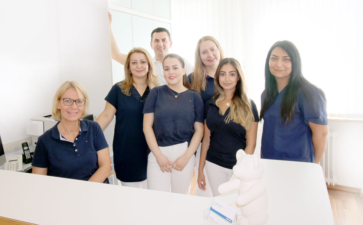 Team der Zahnarztpraxis Dr. Merdzani